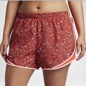 NWOT WOMENS NIKE TEMPO SHORTS